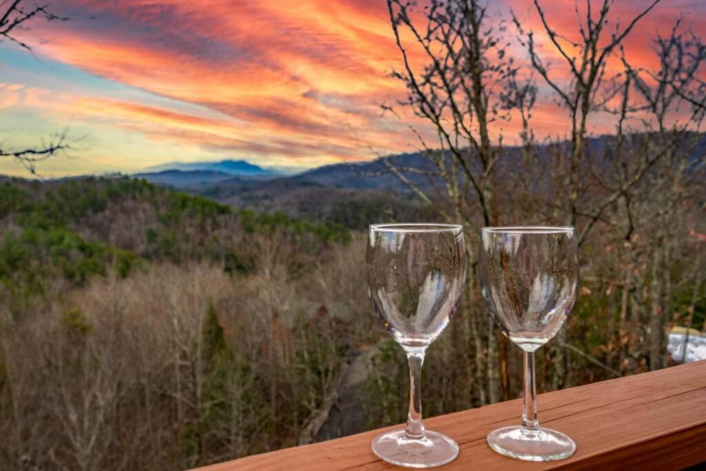 Over The Mountain - Smoky Mountain View Cabin 세비어빌 외부 사진